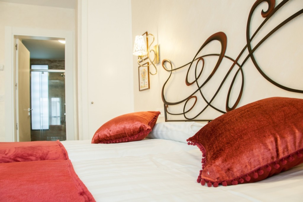 Dormitorio con baño
